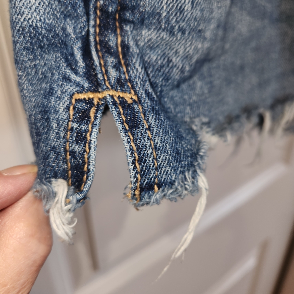 American Eagle Baggy Overall Short Size XS Frayed Hem Side Button Closures Denim - Picture 7 of 15